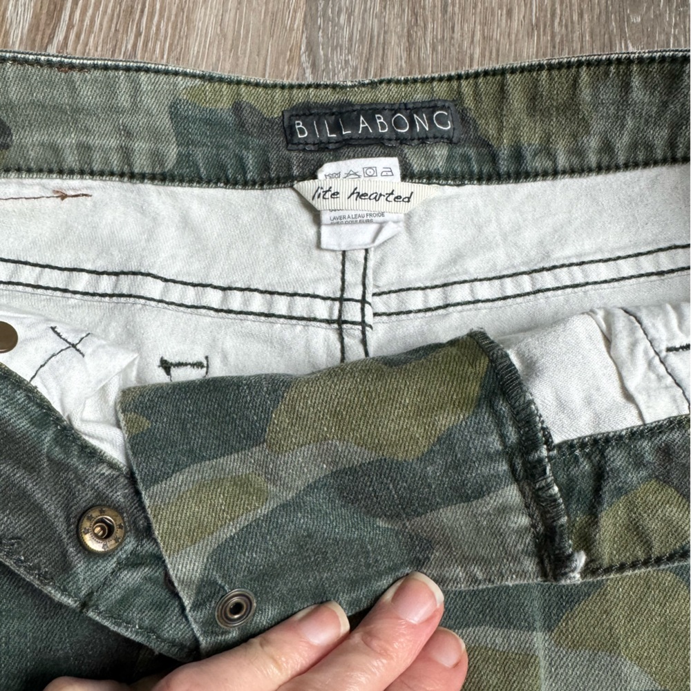 Billabong Green Camouflage Shorts - Picture 3 of 3